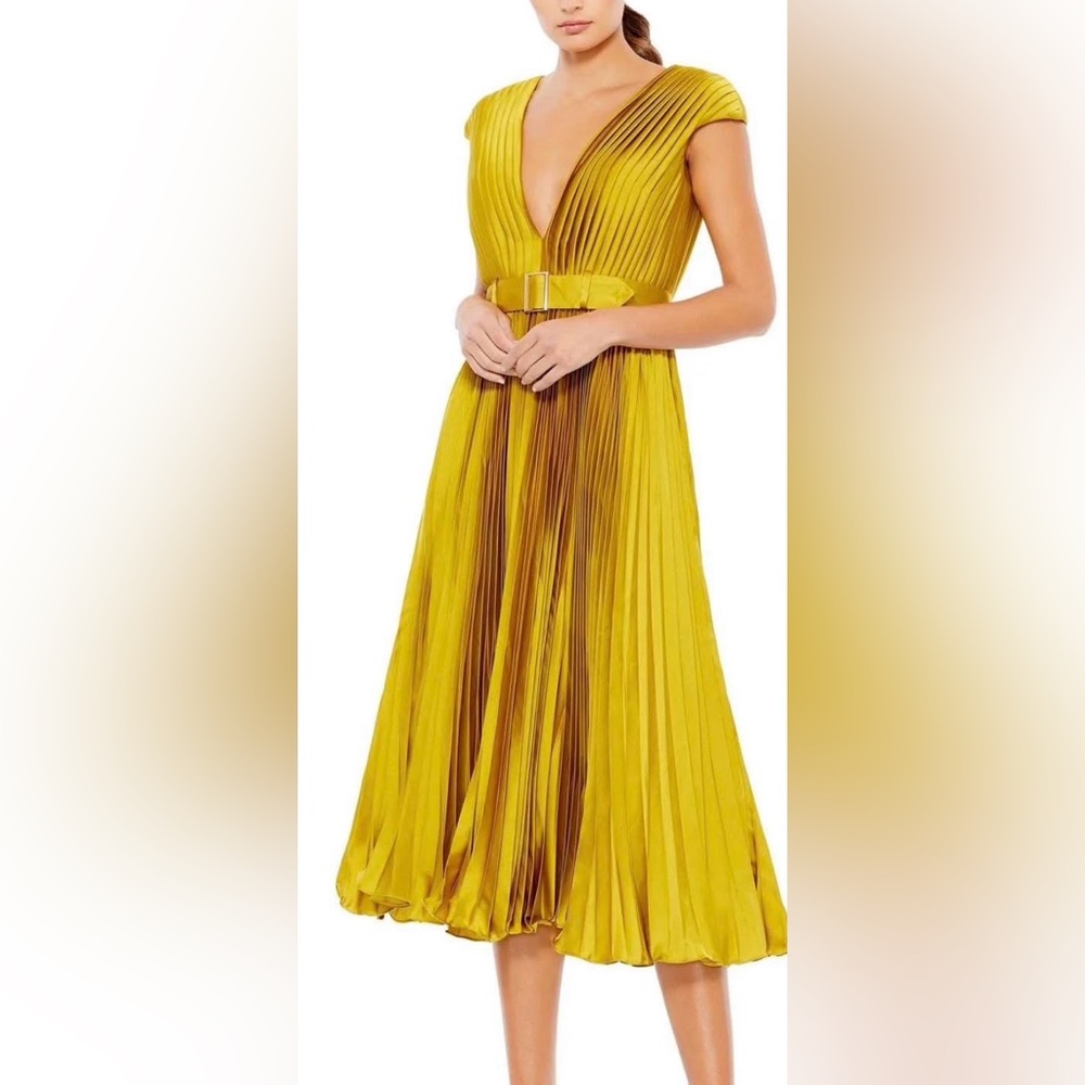 Elegant Yellow Pleated Skirt